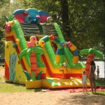 atrakcje zamki dmuchane-niebieski słonik